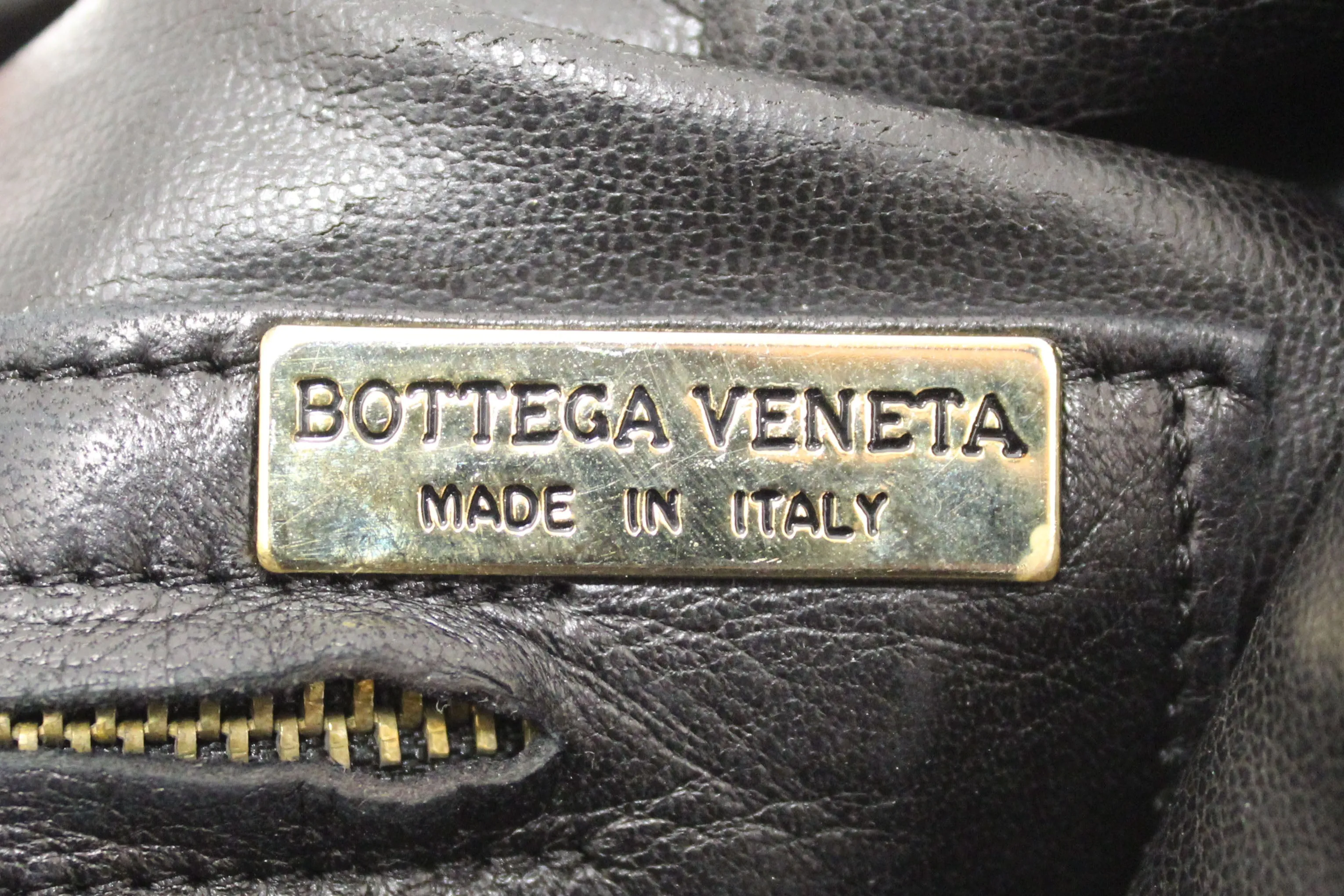 Authentic Bottega Veneta Vintage Black Nappa Intrecciato Leather Messenger Bag