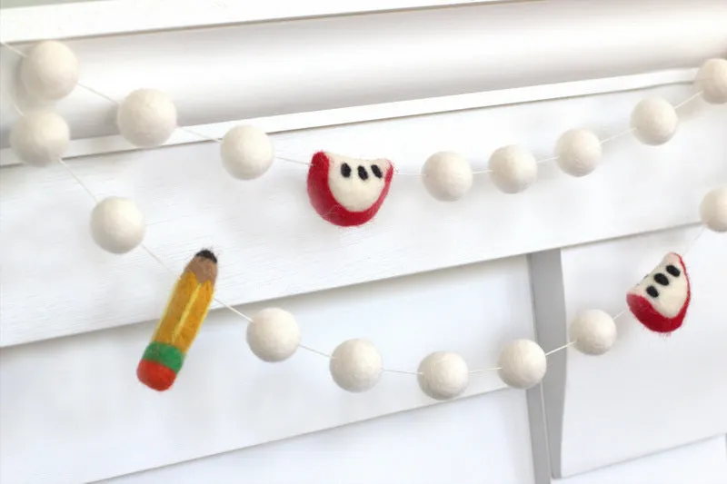 Back to School Apple & Pencil Garland- White