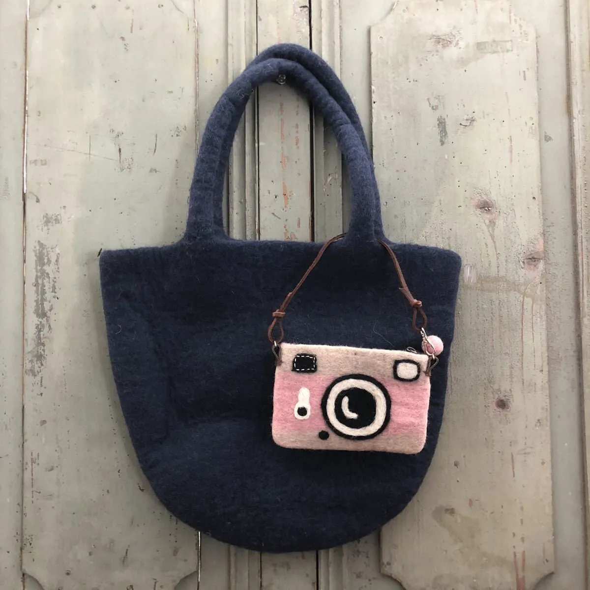 Daisy | Handmade Felt Camera Pouch