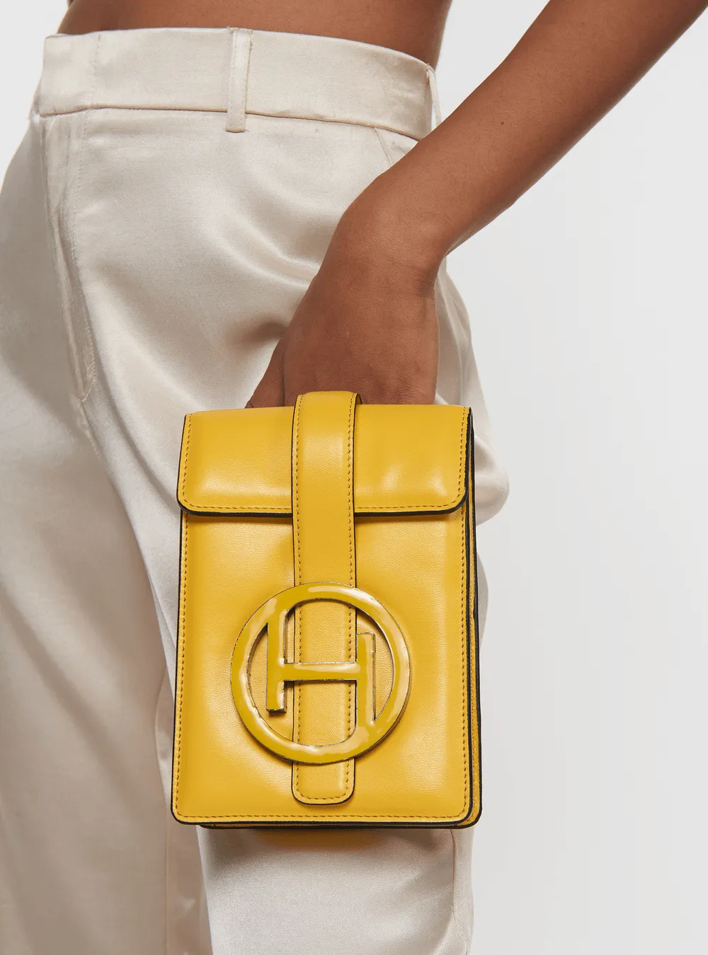 Dopamine Messenger Bag in Tuscany Yellow