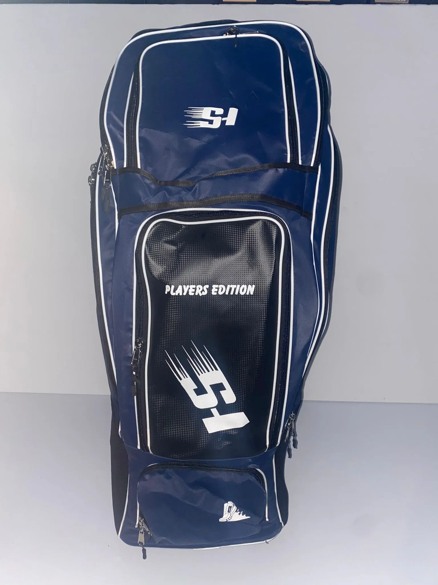 SPORTS HUB PLAYERS EDITION KIT BAG (WHEELIE CUM DUFFLE)